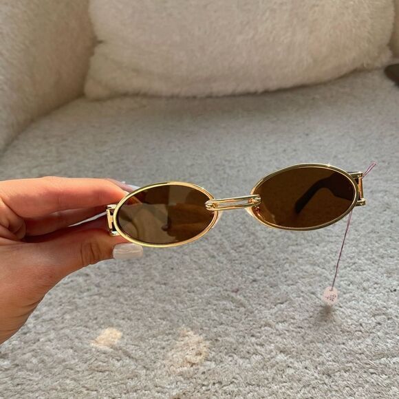 Vintage style brown frame sunglasses E16
